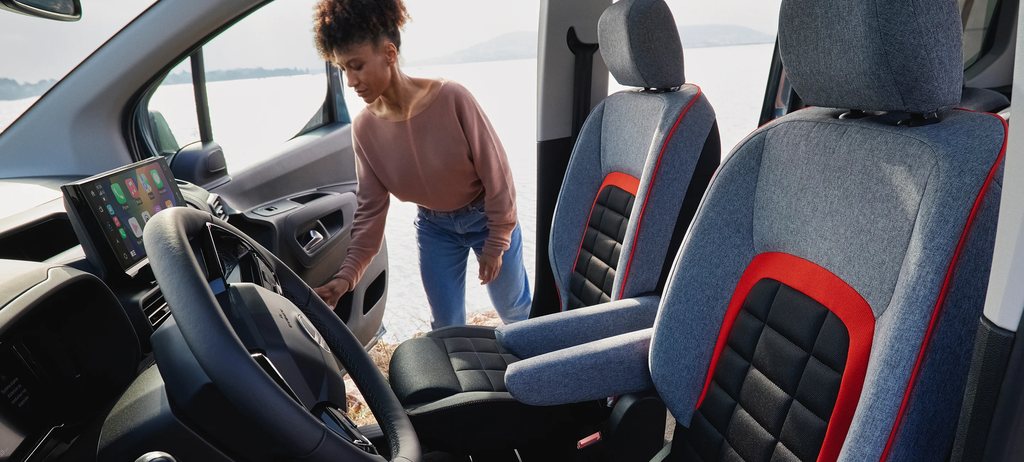 Front interior view Berlingo highlighting Advanced Comfort seats, support, comfort, safety and enhanced passenger well‑being