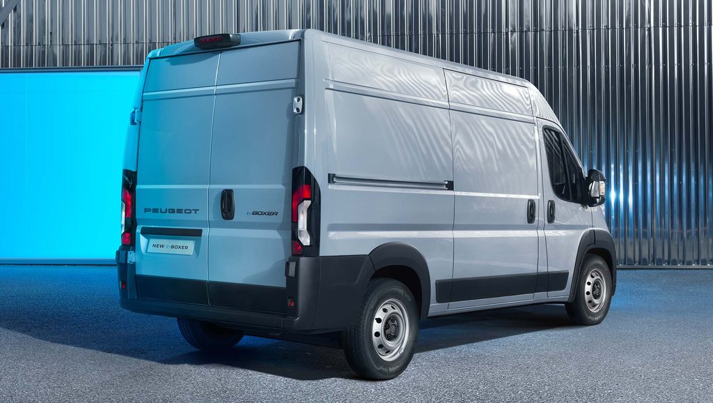 New PEUGEOT E-BOXER driving aids