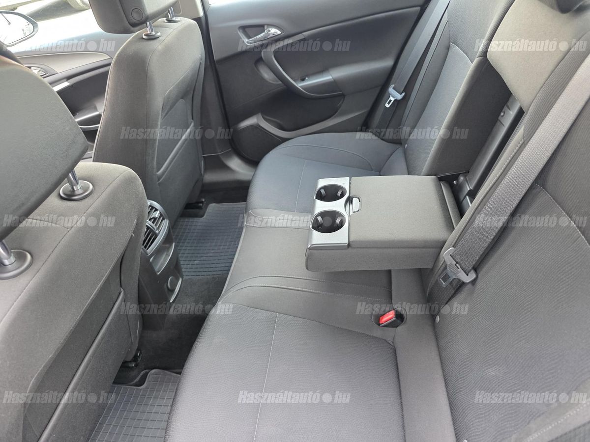 Opel INSIGNIA 2.0 CDTI Edition – 14. kép