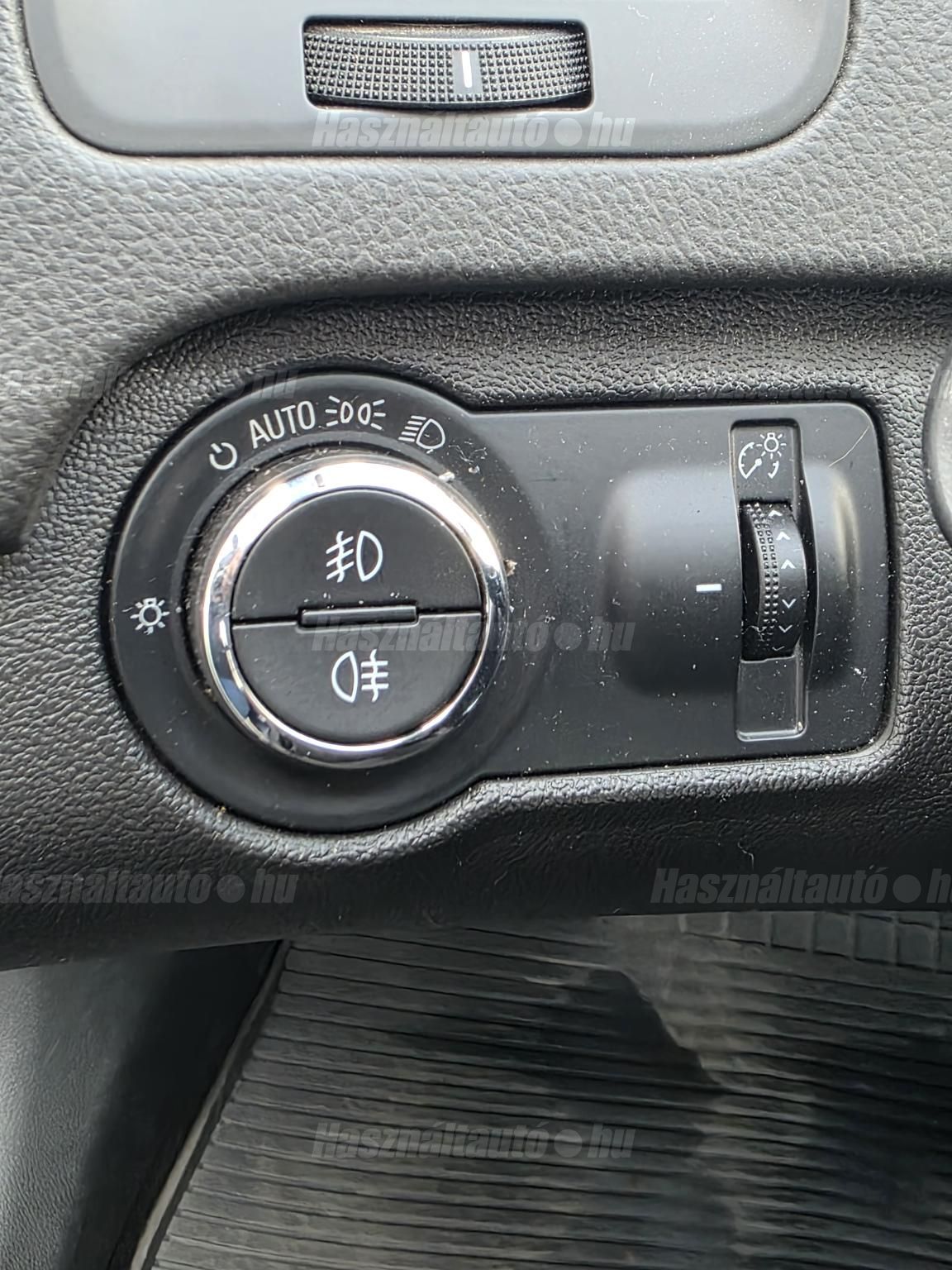 Opel INSIGNIA 2.0 CDTI Edition – 19. kép