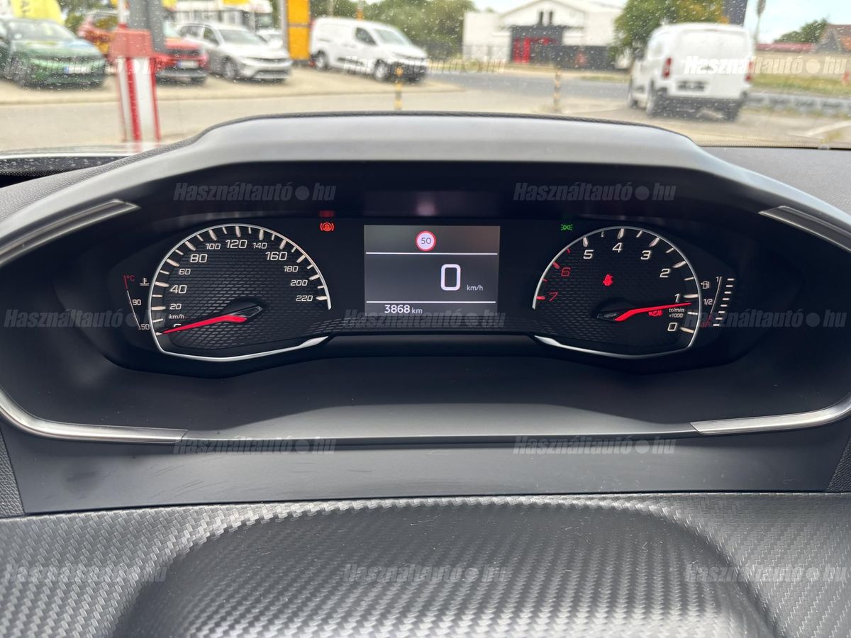 Peugeot 2008 1.2 PureTech Style – 8. kép