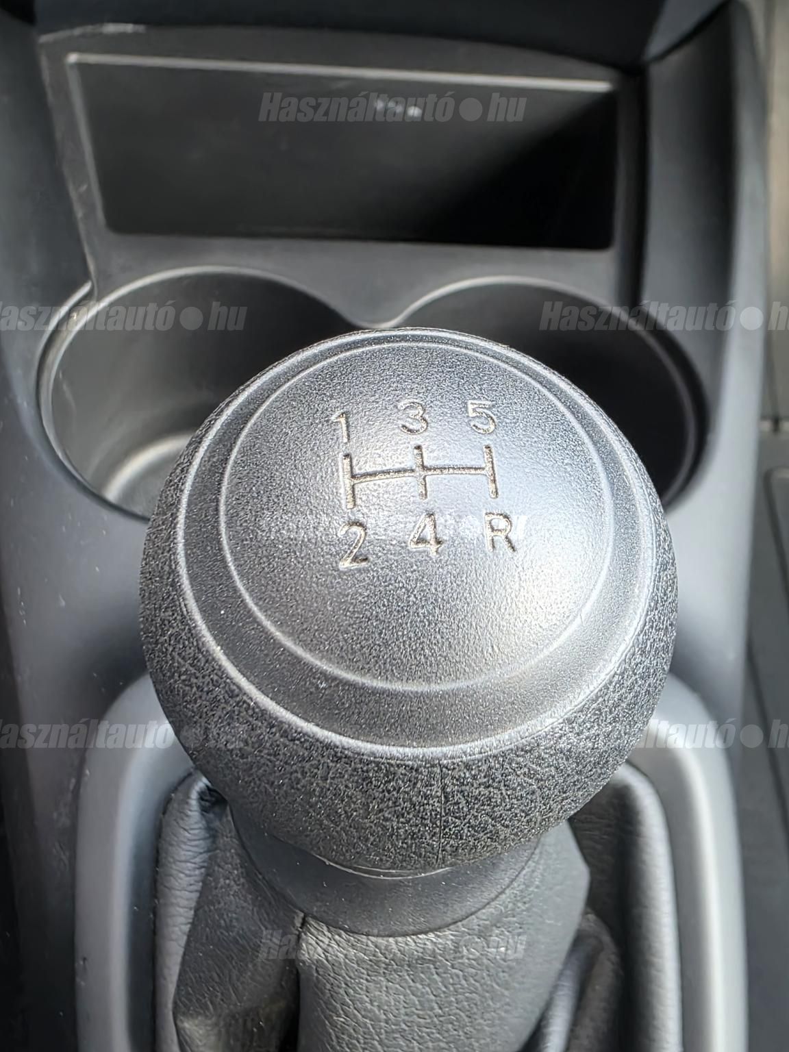 Toyota YARIS 1.0 Active – 18. kép